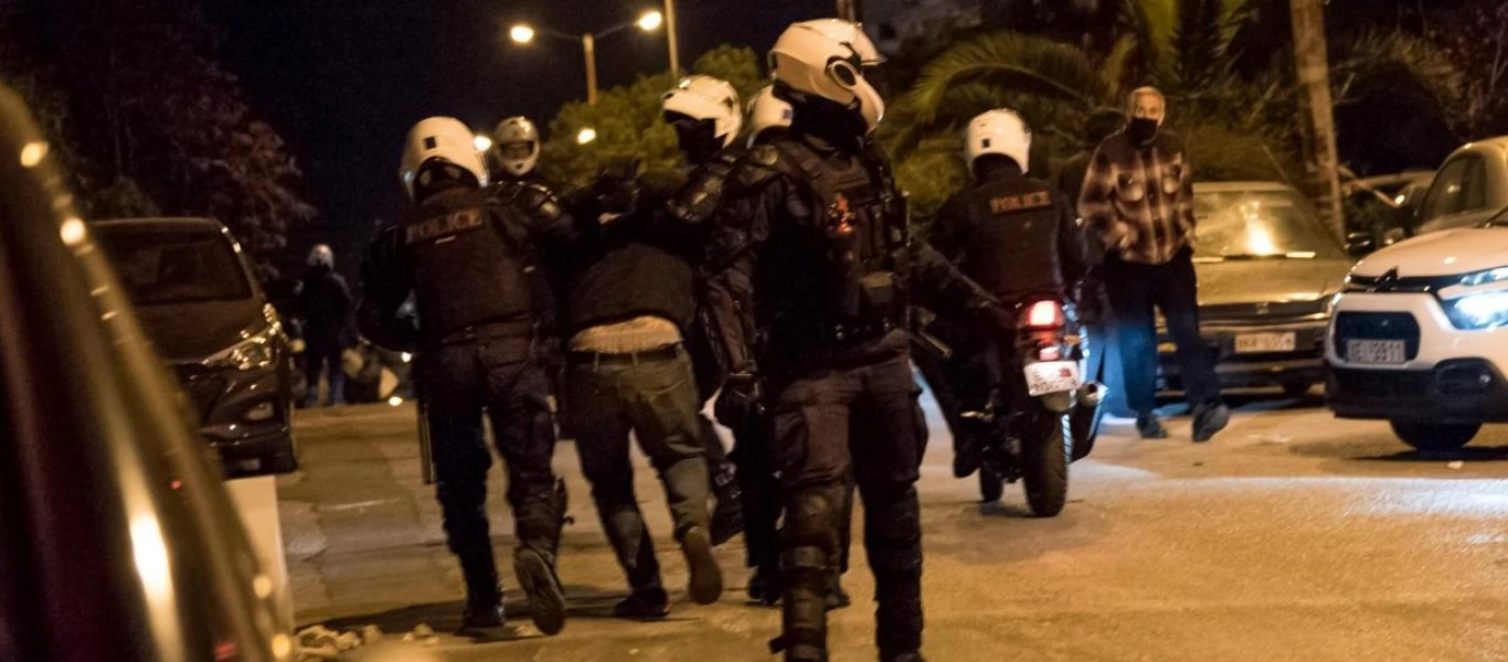 Βίντεο ντροπής: Αστυνομικός καλεί τους συναδέλφους του να «σκοτώσουν και να γαμ...» τους πολίτες!